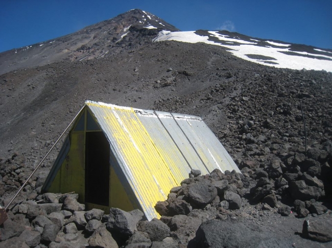 Refugio CAJA Volcán Lanin